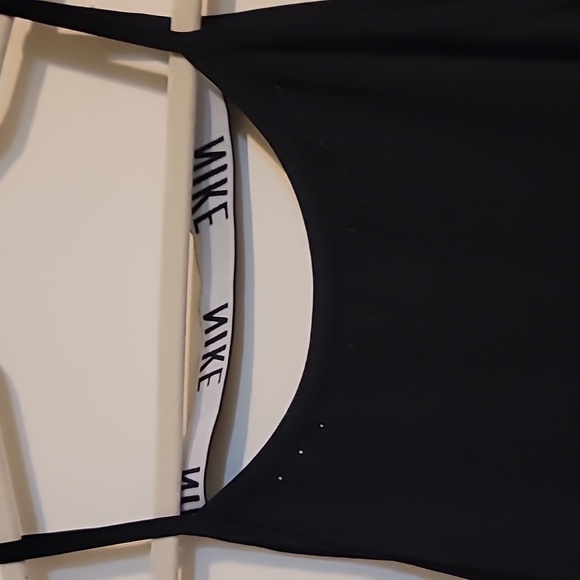 Nike Performance Tank - Picture 2 of 7